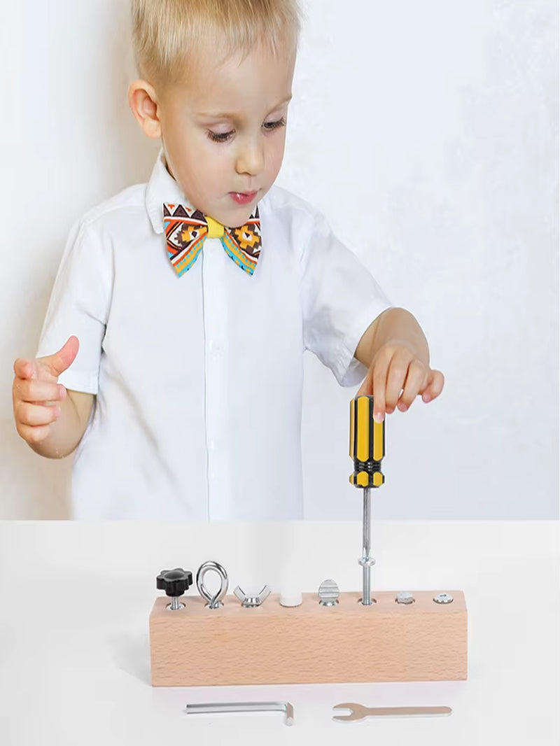 Juguete Montessori Educativo de Madera - Tablero de Actividades con Tornillos y Tuercas - Entrenamiento de Coordinación Mano-Ojo para Niños